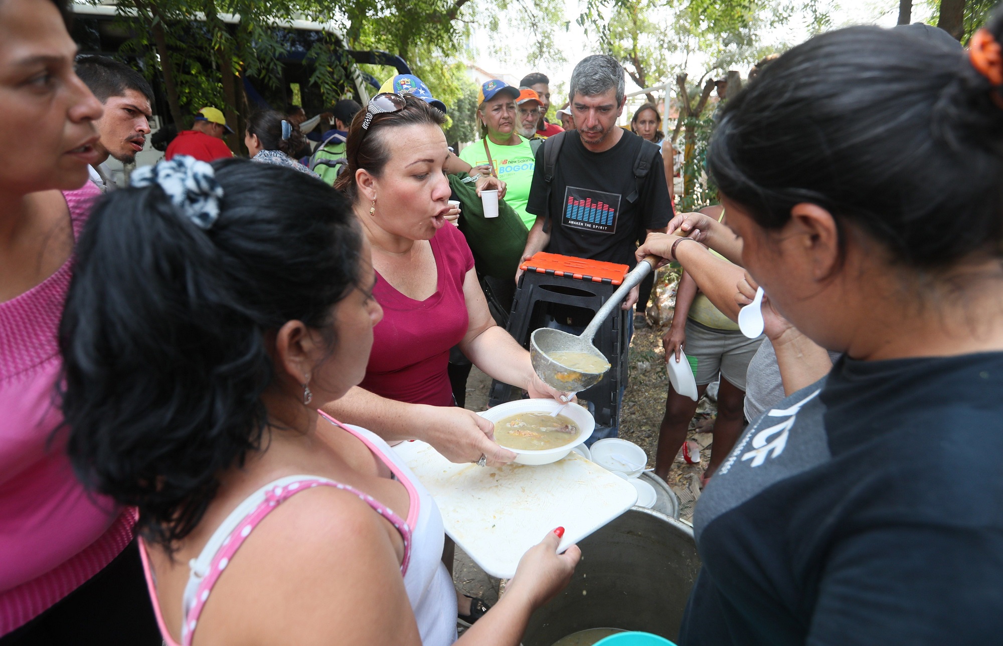 En el limbo: Venezolanos atrapados en Colombia tras el fallido paso de ayuda humanitaria