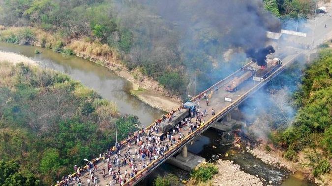Konzapata: Por qué Maduro hizo todo lo posible para que no entrara la ayuda humanitaria de Guaidó