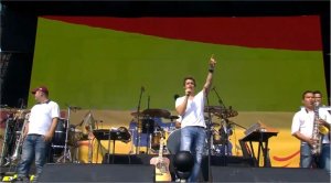 ¡Rodó la cédula! Carlos Baute cantó “Yo me quedo en Venezuela” en el mega concierto (VIDEO)