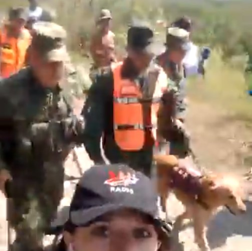 EN VIDEO: Otros dos GNB  junto a sus perros antiexplosivos huyen del régimen de Maduro hacia  Colombia