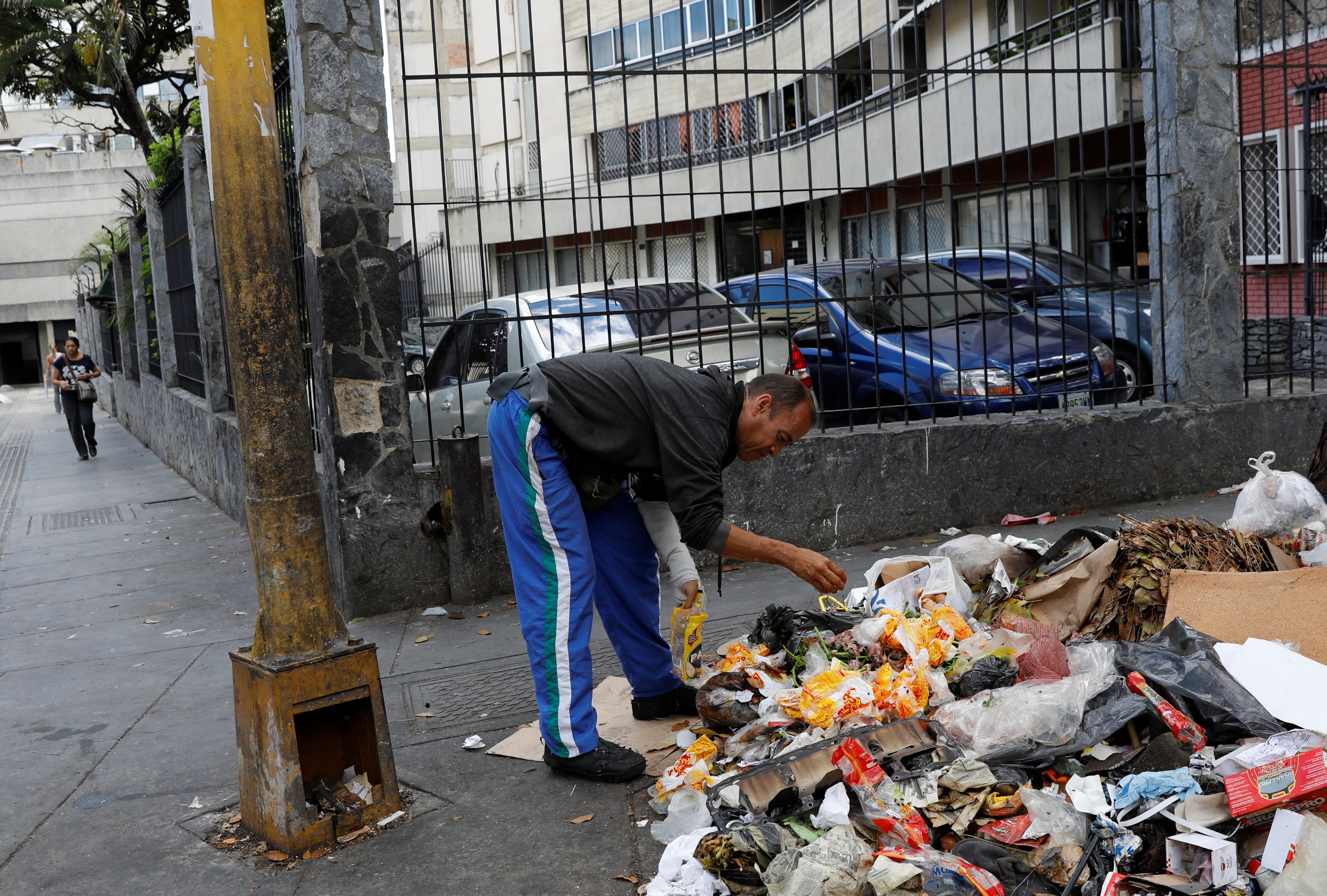 Este chavista sigue respirando en un país paralelo: El pueblo venezolano “está viviendo bien” (VIDEO)