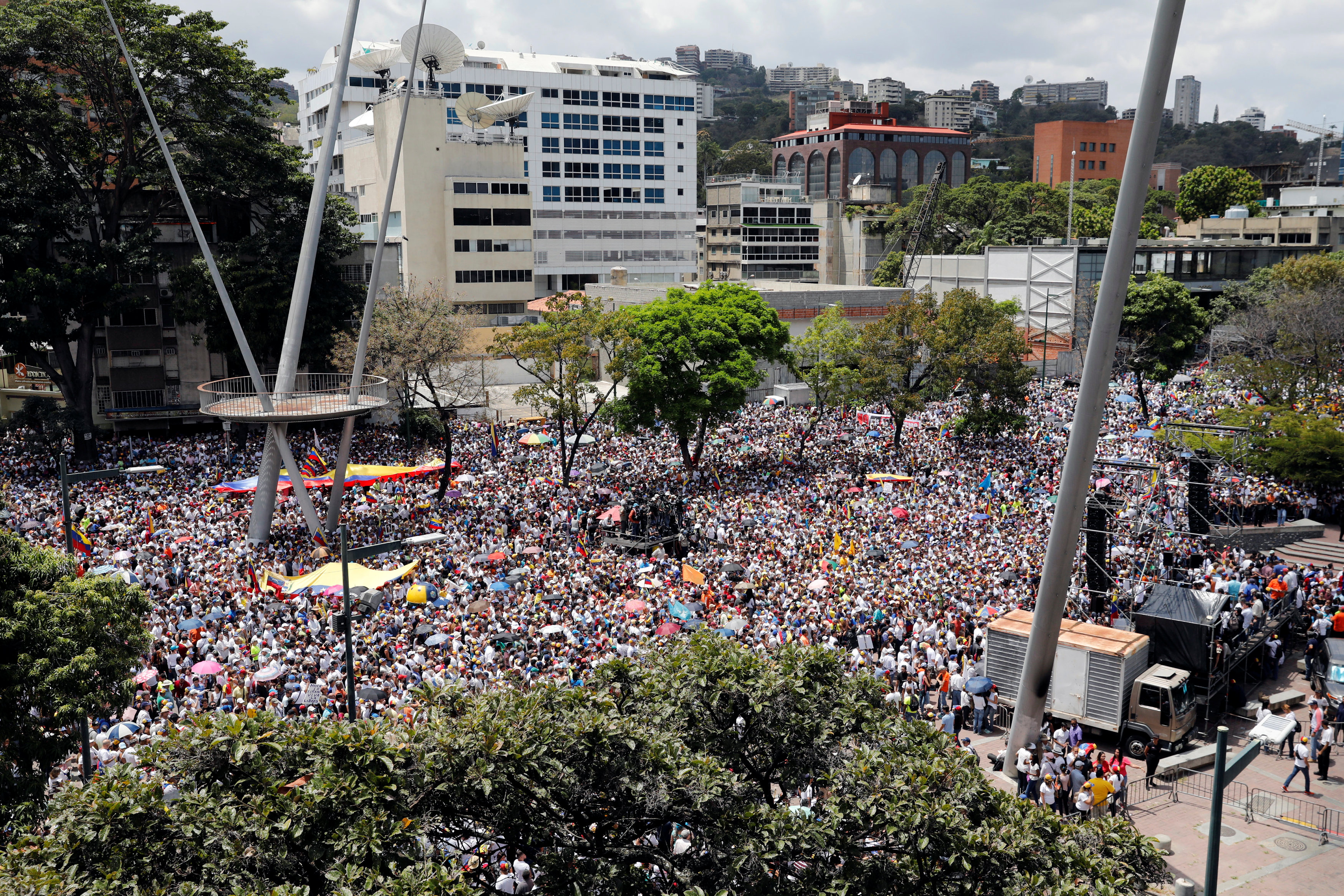 Así se encuentra la Plaza Alfredo Sadel de Las Mercedes tras la llegada de Guaidó (Fotos)