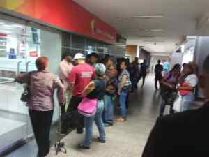 Semana chucuta: Banca arranca con horario normal pero el martes es feriado