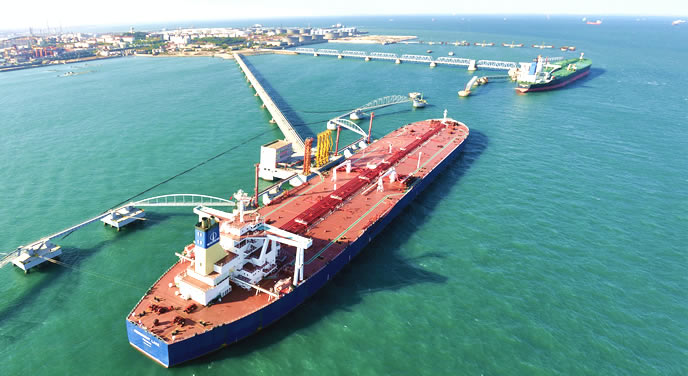 Las importaciones de crudo de China en julio caen un 20% interanual a 9,75 MM b/d