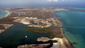 Advierten de necesidad de más fondos ante llegada de cubanos a Islas Caimán