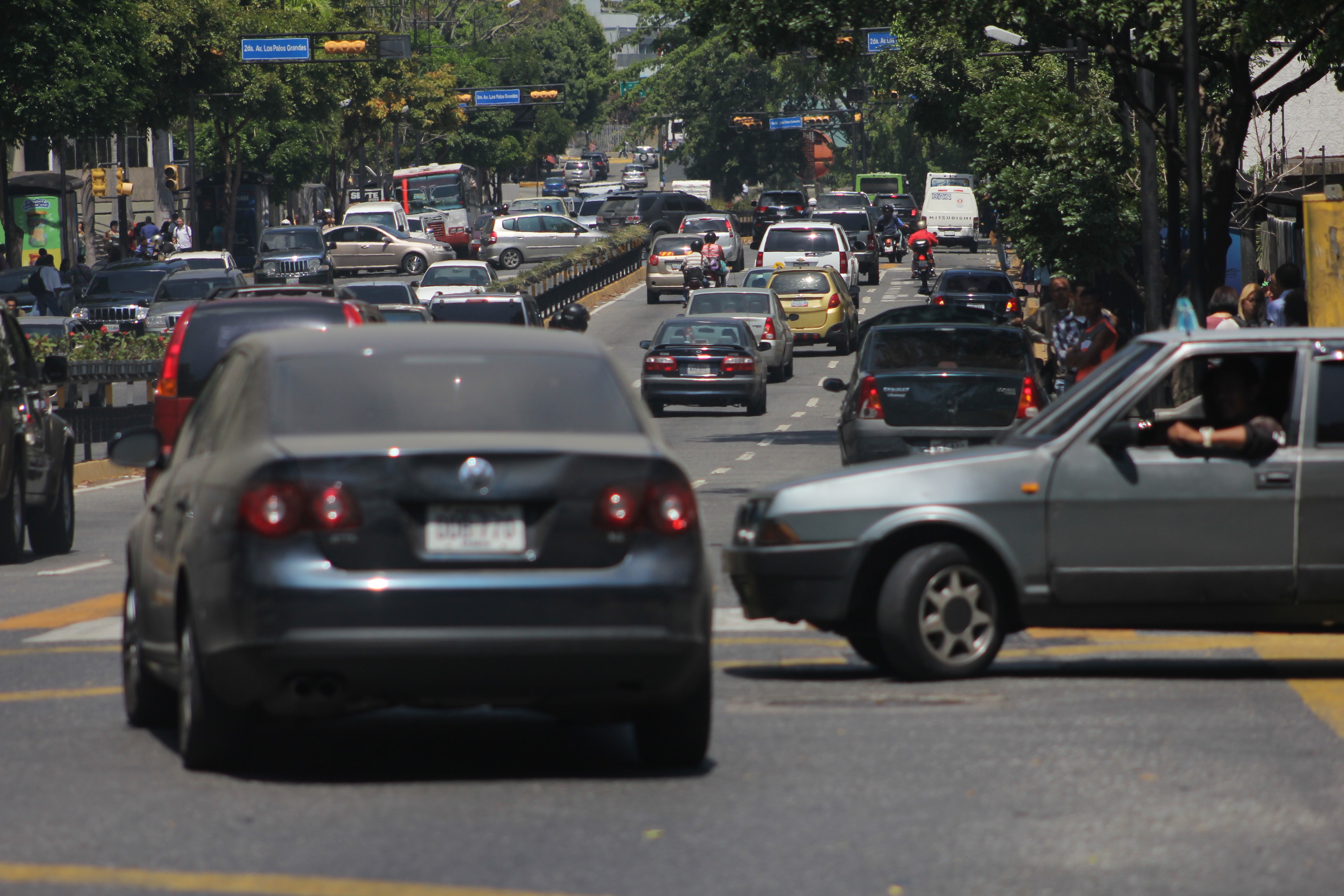 A paso de tortuga se restablece servicio eléctrico en algunas zonas de Caracas #26Mar