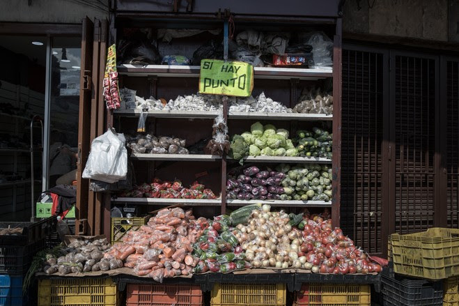 La hiperinflación sube mientras los venezolanos descartan una solución con Maduro (Video)