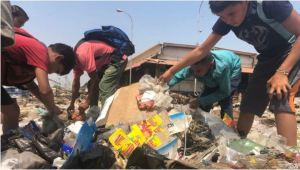 Impacto Mundo: En Venezuela comen de la basura para no morir de hambre (Video)