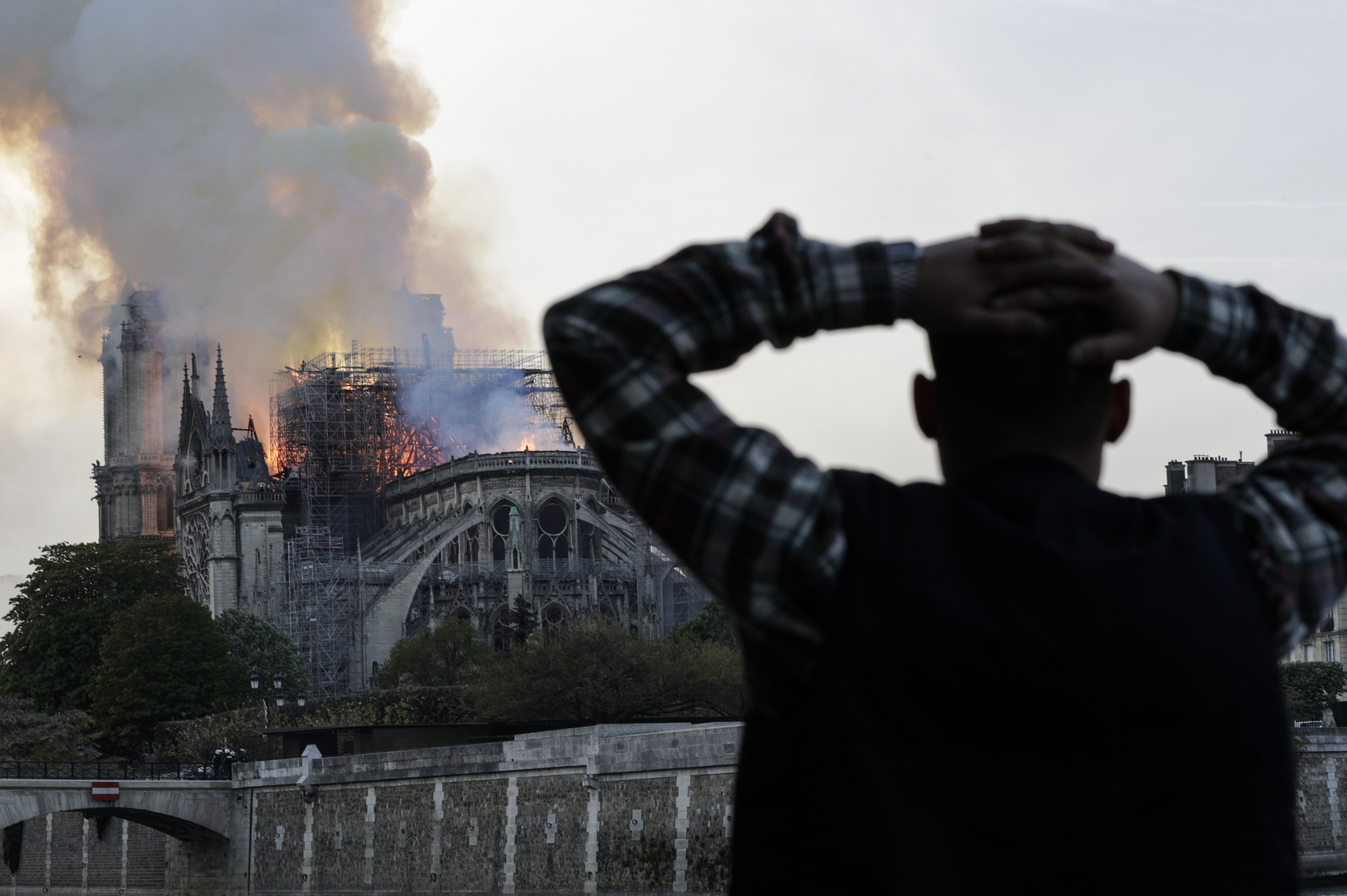 Macron comparte el dolor de toda una nación por el incendio de Notre Dame