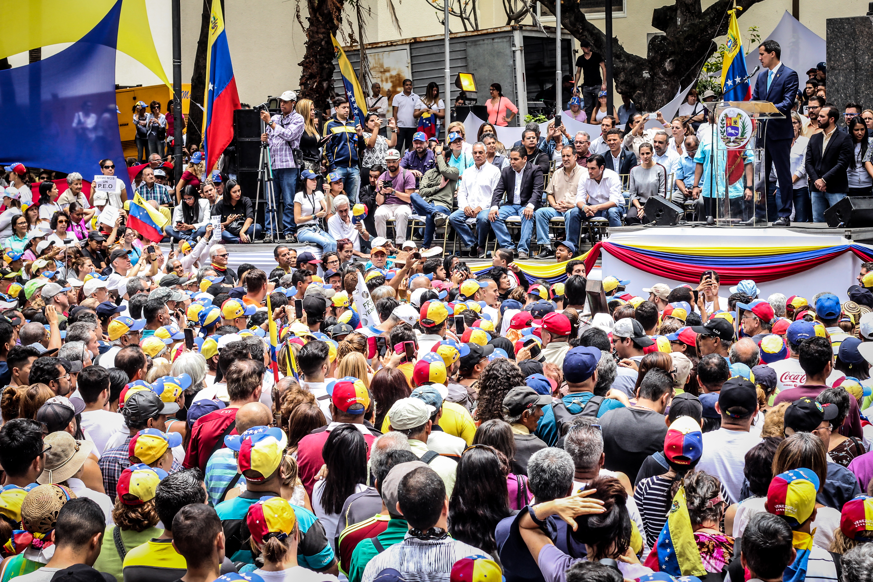 En Fotos: Caraqueños dijeron presente en el Cabildo convocado por Juan Guaidó #19Abr