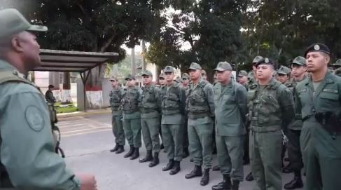 Suárez Chourio a los militares: Mantendremos el legado de Bolívar y de Chávez (VIDEO) #30Abr