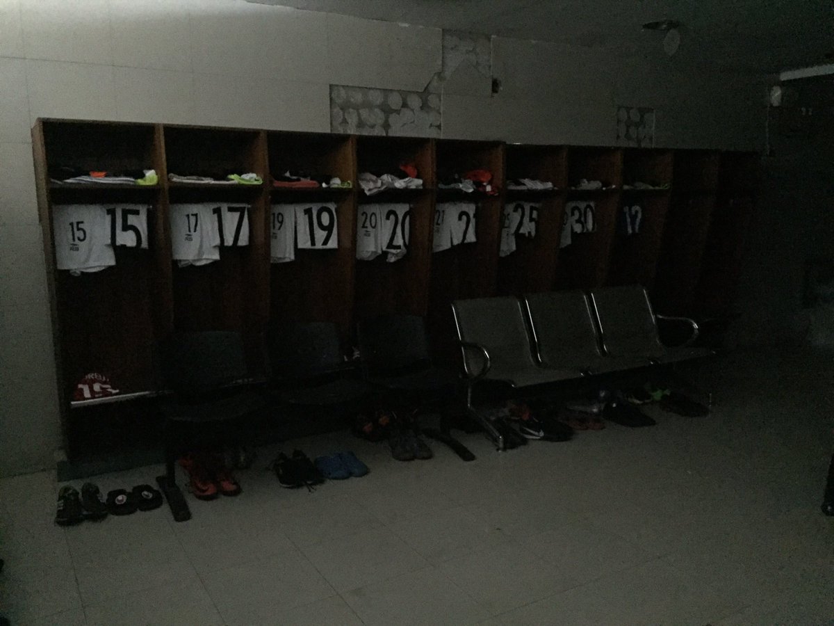 Ni luz ni agua… Así recibieron en los camerinos del Deportivo Anzoátegui al Caracas FC (FOTOS)