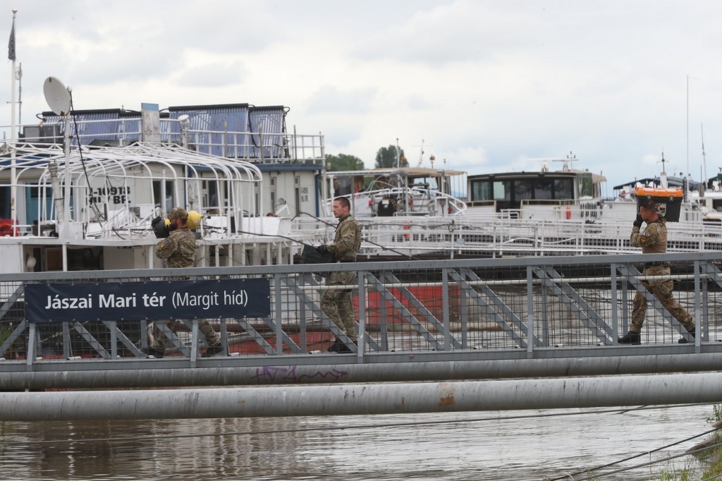 Hallan dos nuevos cuerpos de surcoreanos por naufragio de barco en Budapest