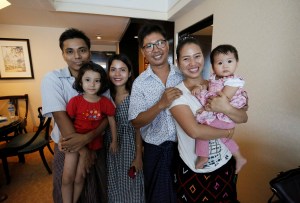 Liberados los dos reporteros de Reuters condenados en Myanmar después de más de 500 días en la cárcel