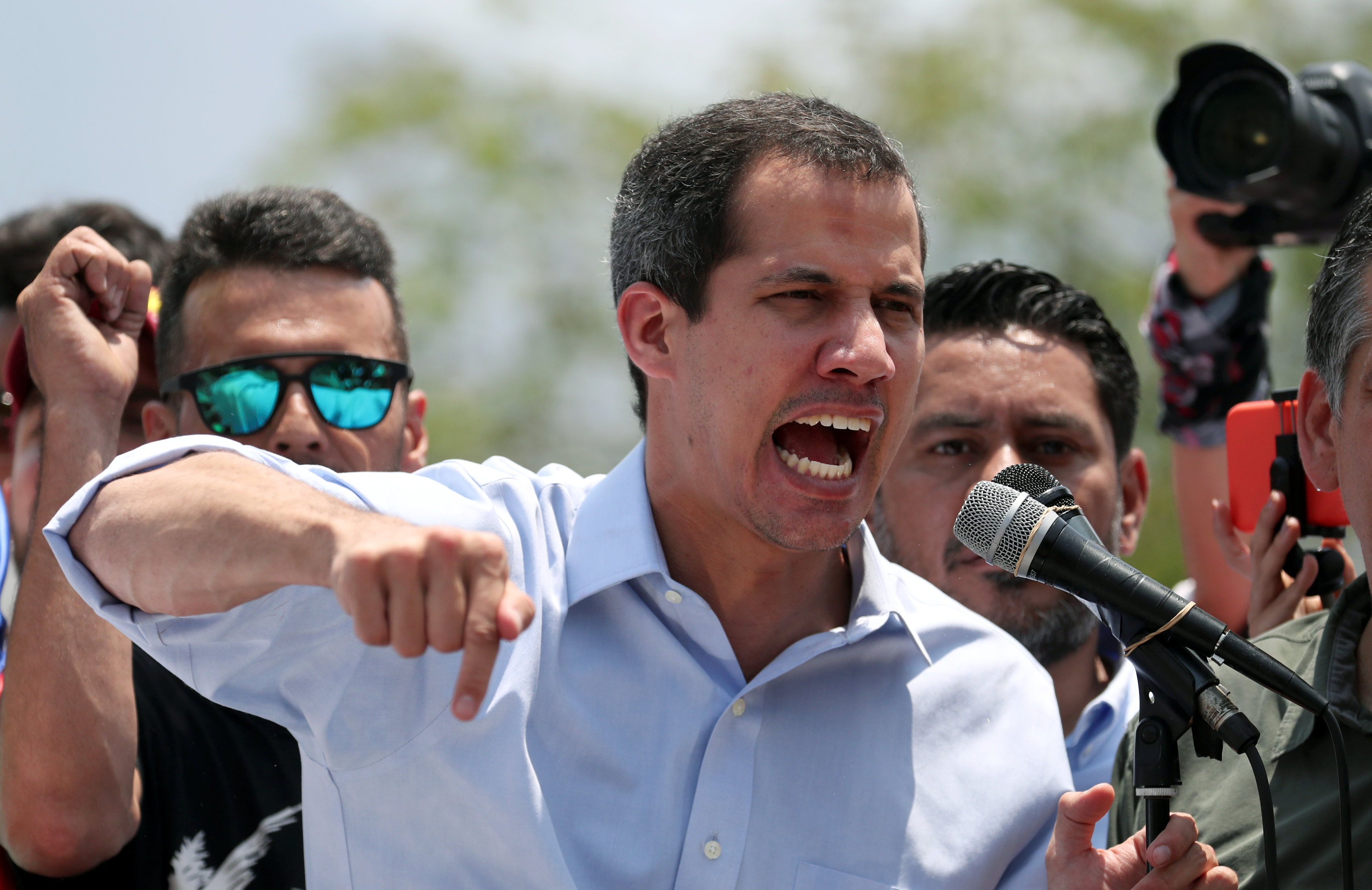 Guaidó dice que Maduro no le verá “la cara de tonto” por invitación a diálogo (Video)