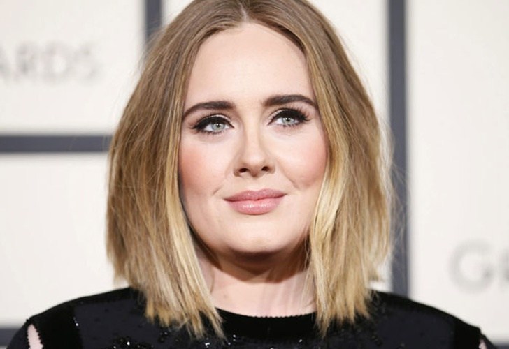 Adele publicó sus hermosas FOTOS navideñas… pero su figura volvió a ser criticada