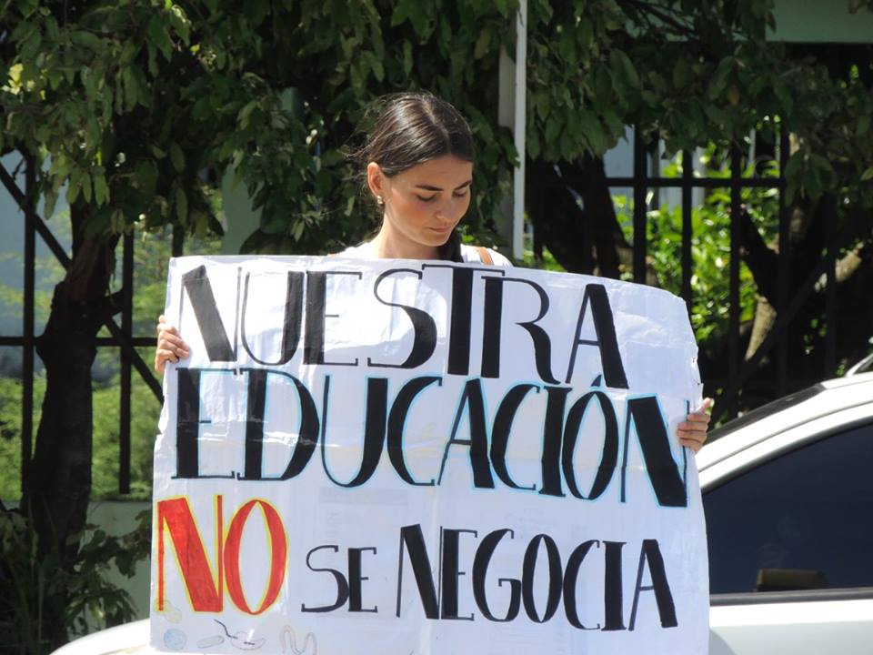 FOTOS: Estudiantes de bioanálisis de la ULA en Mérida protestaron por crisis en la facultad #12May
