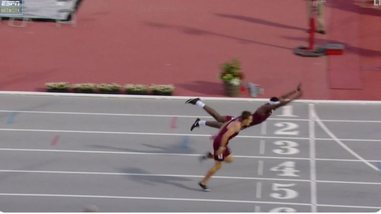 ¡A lo Superman! Se lanzó de platanazo para conseguir la victoria en una carrera de atletismo (VIDEO)