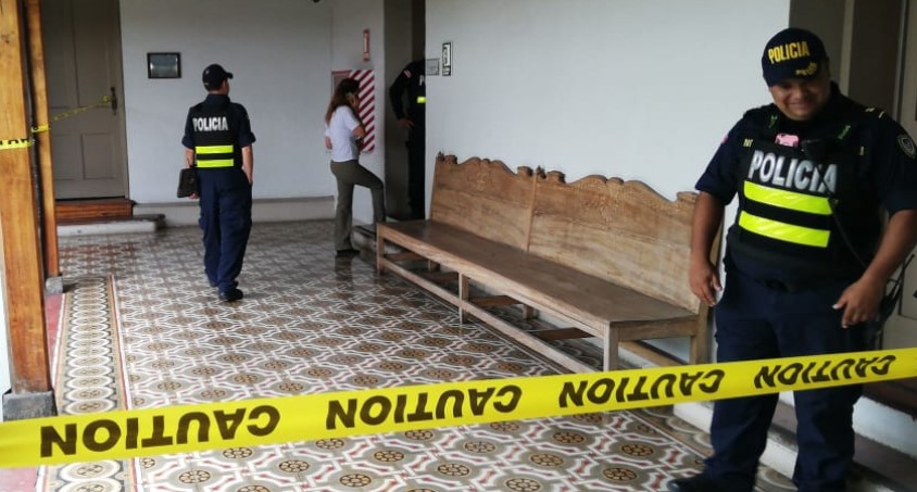 Lanzan explosivo contra sede legislativa en Costa Rica