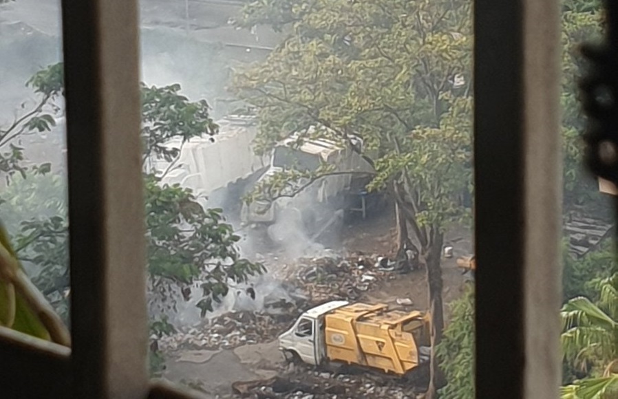 Vecinos de La Urbina denuncian quema de basura detrás de edificio invadido (Videos) #3Jun