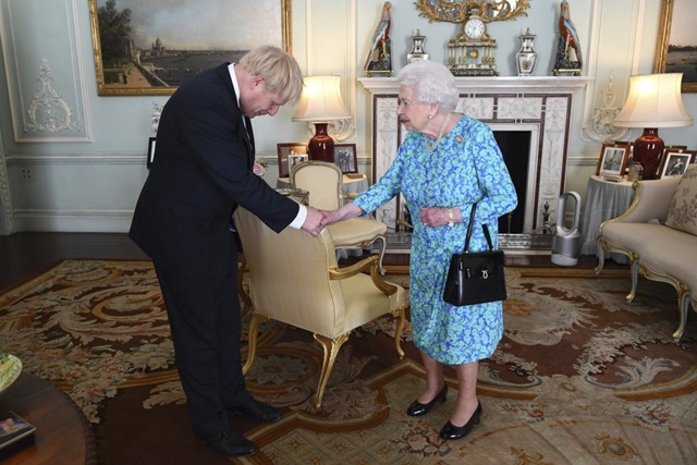 Primer ministro comunica a la Reina Isabel II disolución del Parlamento británico