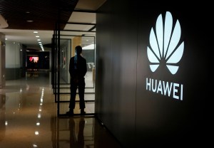 Huawei critica motivación política y trato injusto en sanciones de Trump
