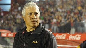 ¡Dejaron a César Farías con los crespos hechos! Panamá nombra a un argentino como DT de su selección