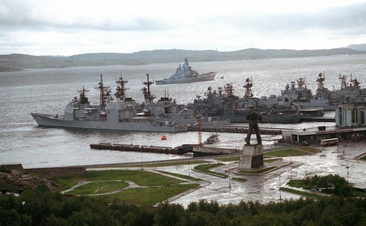 Catorce marinos mueren por incendio en submarino ruso