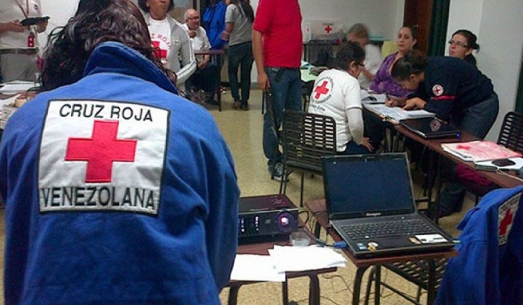 Grupos violentos desalojan a comisión de la Cruz Roja Venezolana bajo amenaza (VIDEO)
