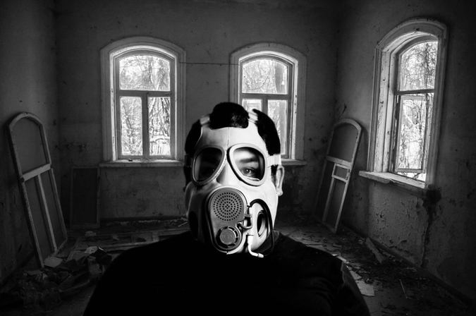 ALnavío: Un fotógrafo venezolano retrata dos venenos invisibles en Chernóbil