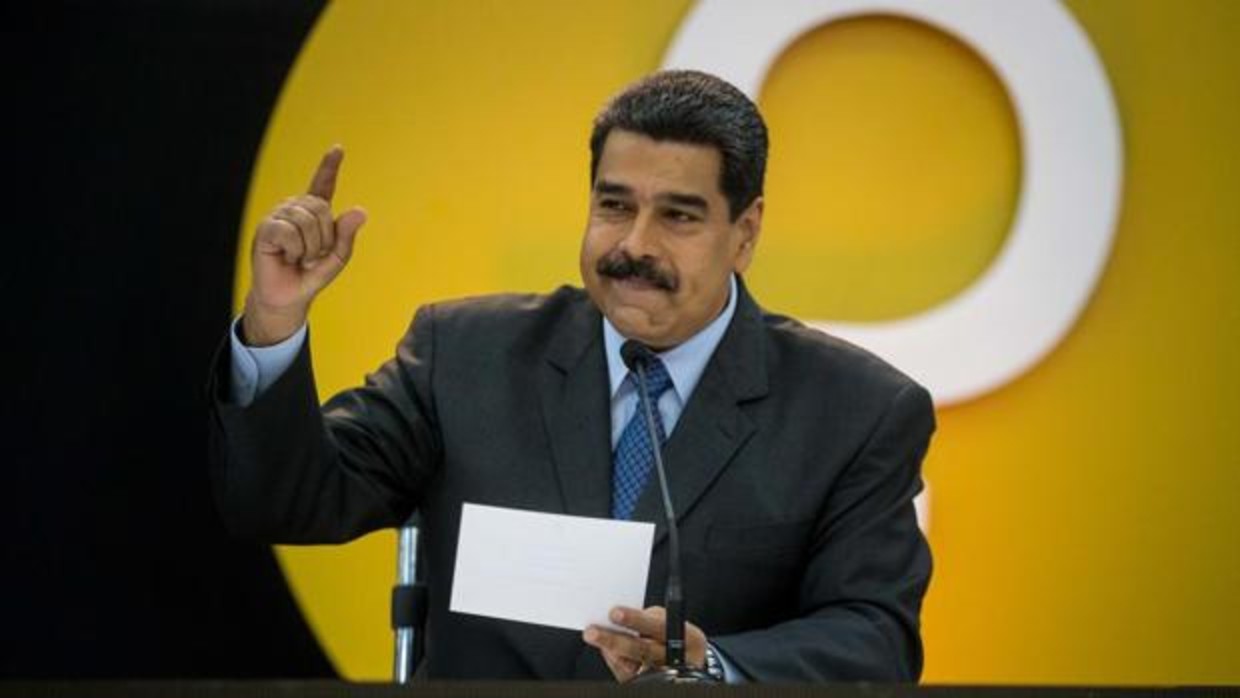 Maduro usa testaferros para apropiarse del dinero de las tasas aeroportuarias