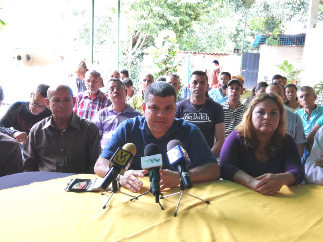 Diputado Luis Parra denuncia hostigamiento y persecución policial contra su familia