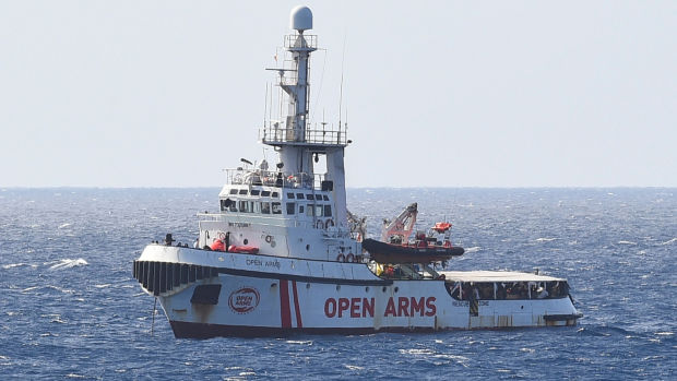 España recibe a quince migrantes rescatados por el Open Arms