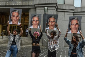 El aparente suicidio de Epstein genera preguntas y reivindicación de justicia