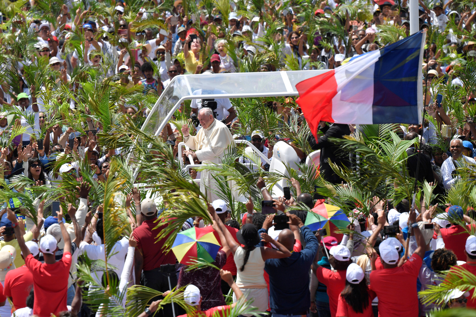 El papa Francisco pide poner a los jóvenes al centro de la sociedad en misa en Mauricio