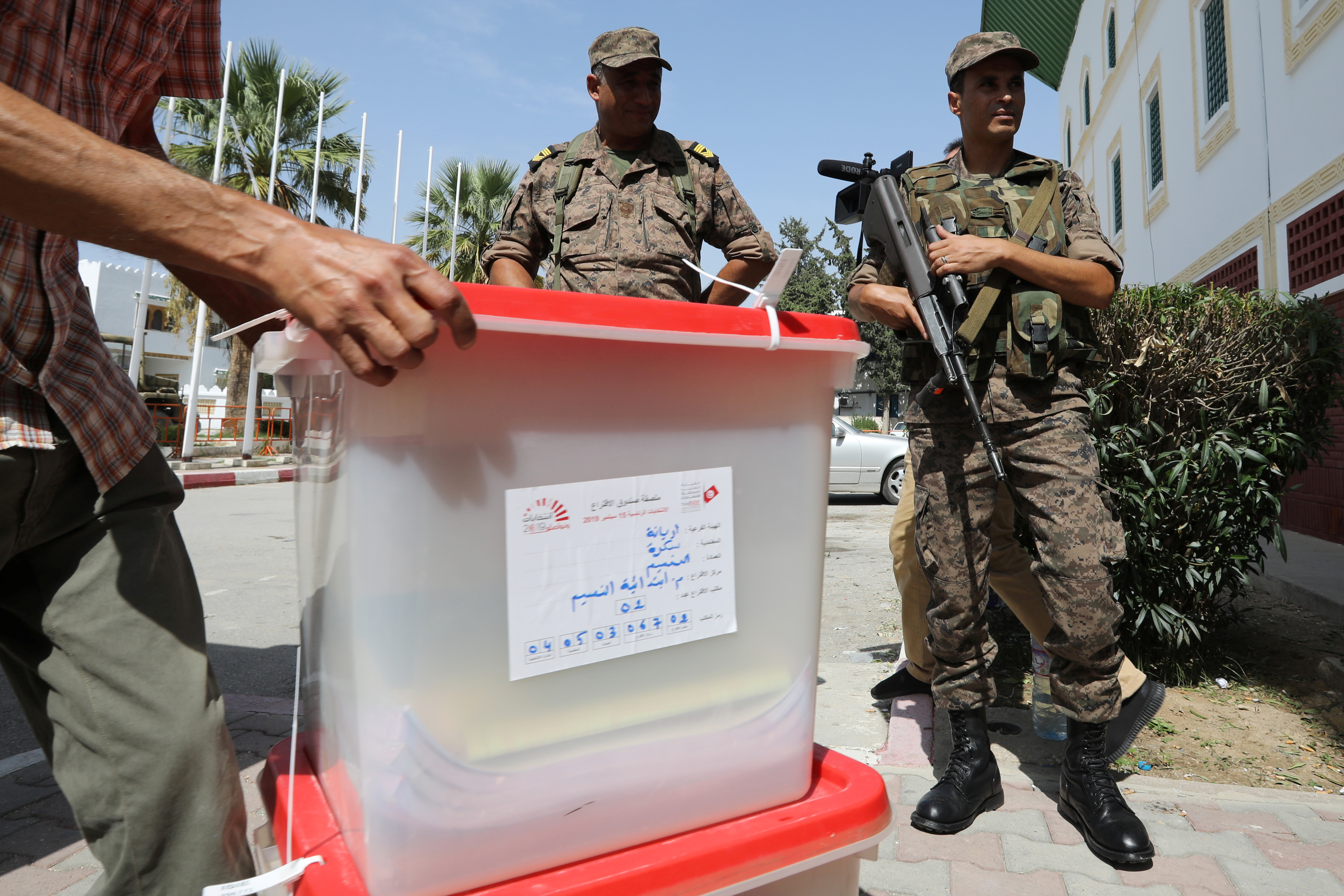 Tunecinos se preparan para ir a las urnas en unas elecciones impredecibles