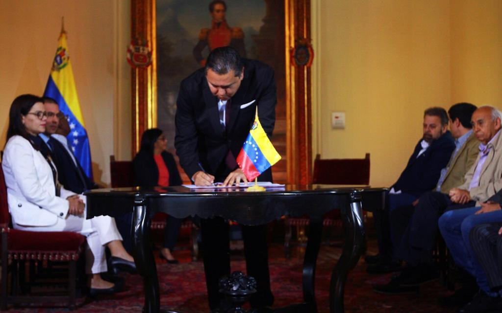 Maduro le agradeció a Bertucci por sumarse al show de los “mini partidos” complacientes