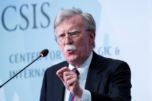 Bolton reprendió a Trump por no aplicar sanciones efectivas a Corea del Norte