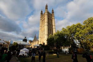 Diputados británicos toman control parlamentario y Johnson pide elecciones anticipadas