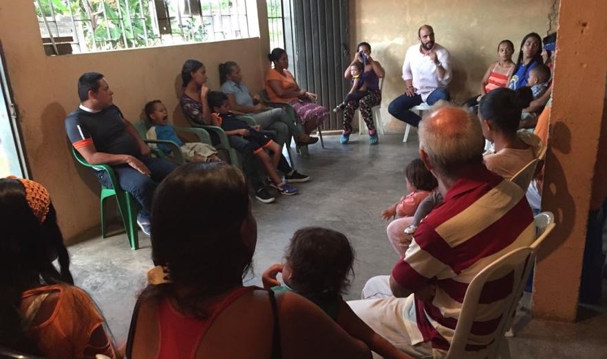 “Es el momento de escribir nuestra propia historia”: Elía Cabello apoya a los docentes