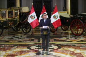 Vizcarra se afianza en Perú con renuncia de la vicepresidenta Aráoz