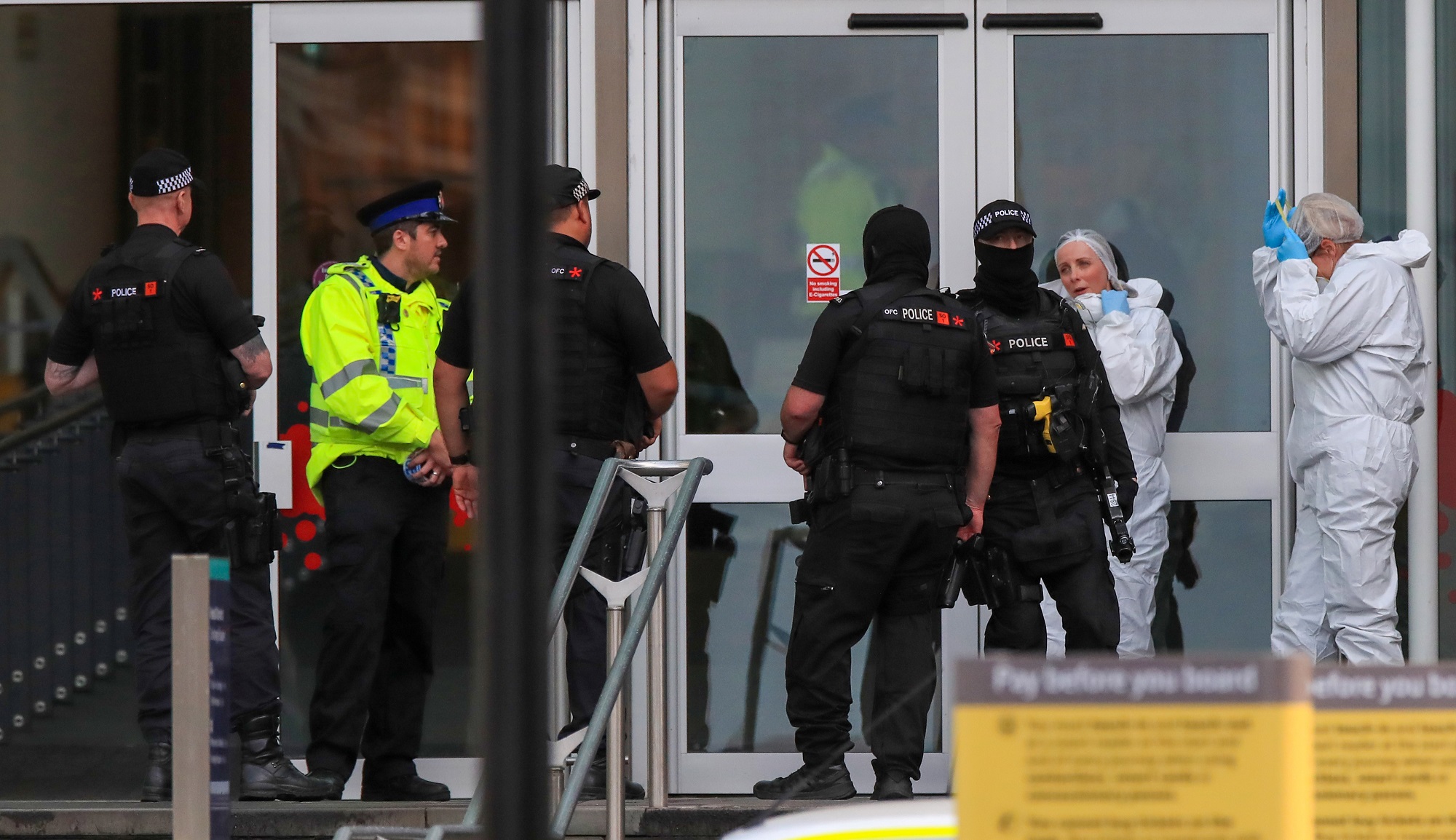 La policía británica cree que el hombre arrestado por apuñalar a cinco personas actuó solo