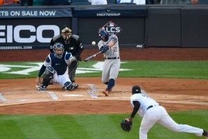 José Altuve igualó un récord de los Astros con su PODEROSO cuadrangular ante Yankees (VIDEO)