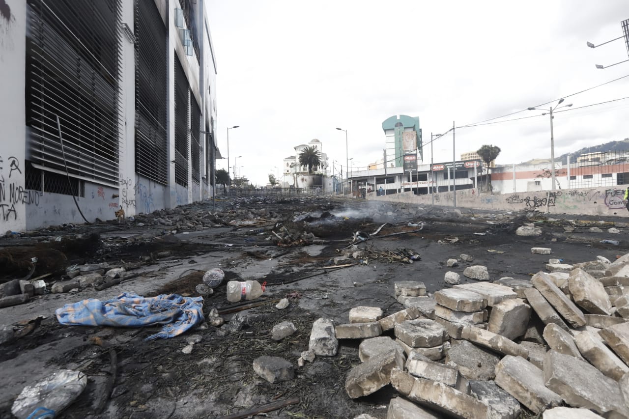 Quito amanece devastada por la huella de las protestas por ajustes económicos (Fotos y Video)