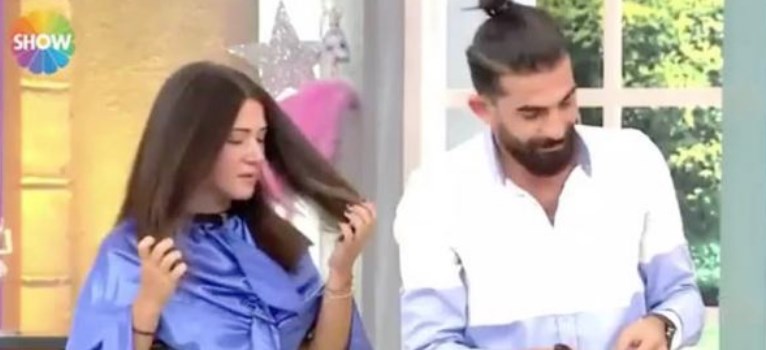 Trasquilada en vivo: Modelo se desmaya en plena trasmisión al ver que peluquero le cortó mucho el cabello (VIDEO)