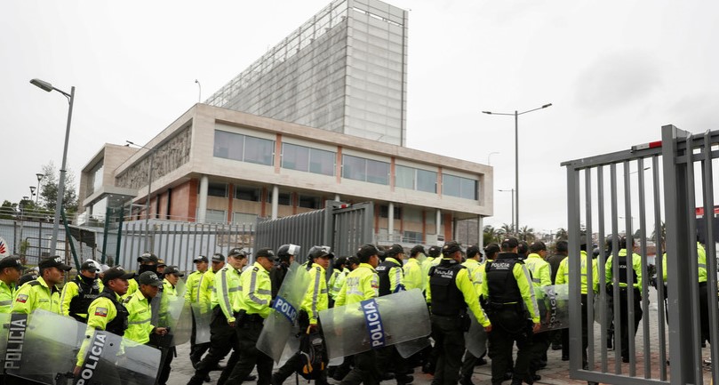 La Policía de Ecuador allanó la sede de una emisora de radio por supuesta “incitación a la discordia”