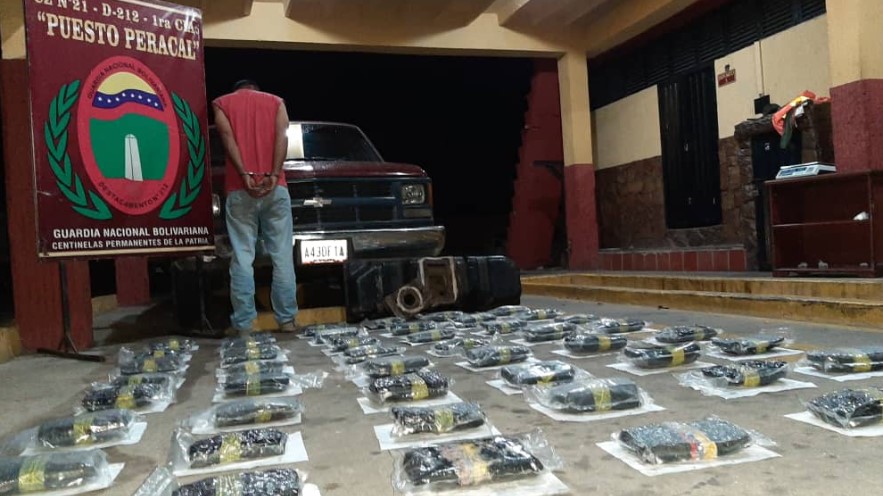 Detienen en Táchira a un hombre por llevar 48 panelas de marihuana en una camioneta