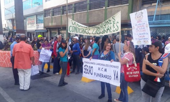 Por segundo día consecutivo docentes en Los Teques se unen al paro de educadores #23Oct