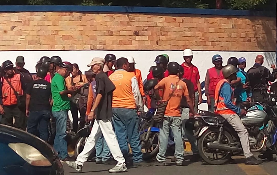 Colectivos amenazaron de muerte a enfermeras en el Hospital Central de Maracay #30Oct (fotos y video)