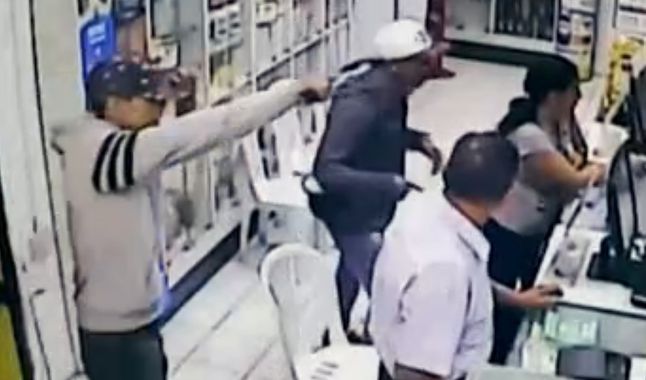 Se hacían pasar por venezolanos para asaltar farmacias en Perú (Video)